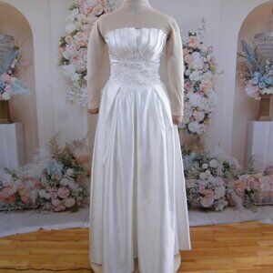 Satin and Lace wedding dress with sequins Size 4